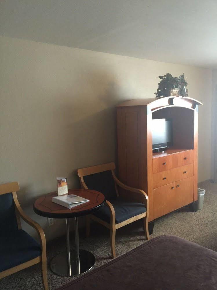 Whispering Sands Motel Hanksville エクステリア 写真
